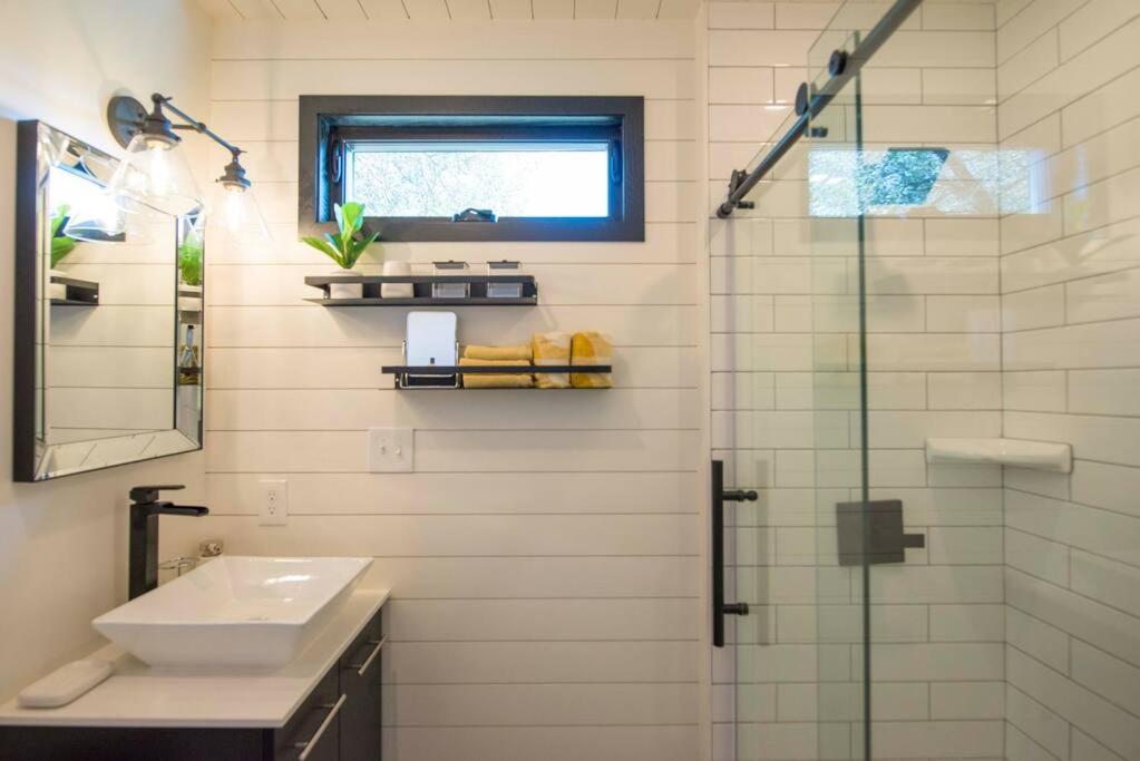 The Zephyr Modern Luxe Container Home Bellmead Bagian luar foto